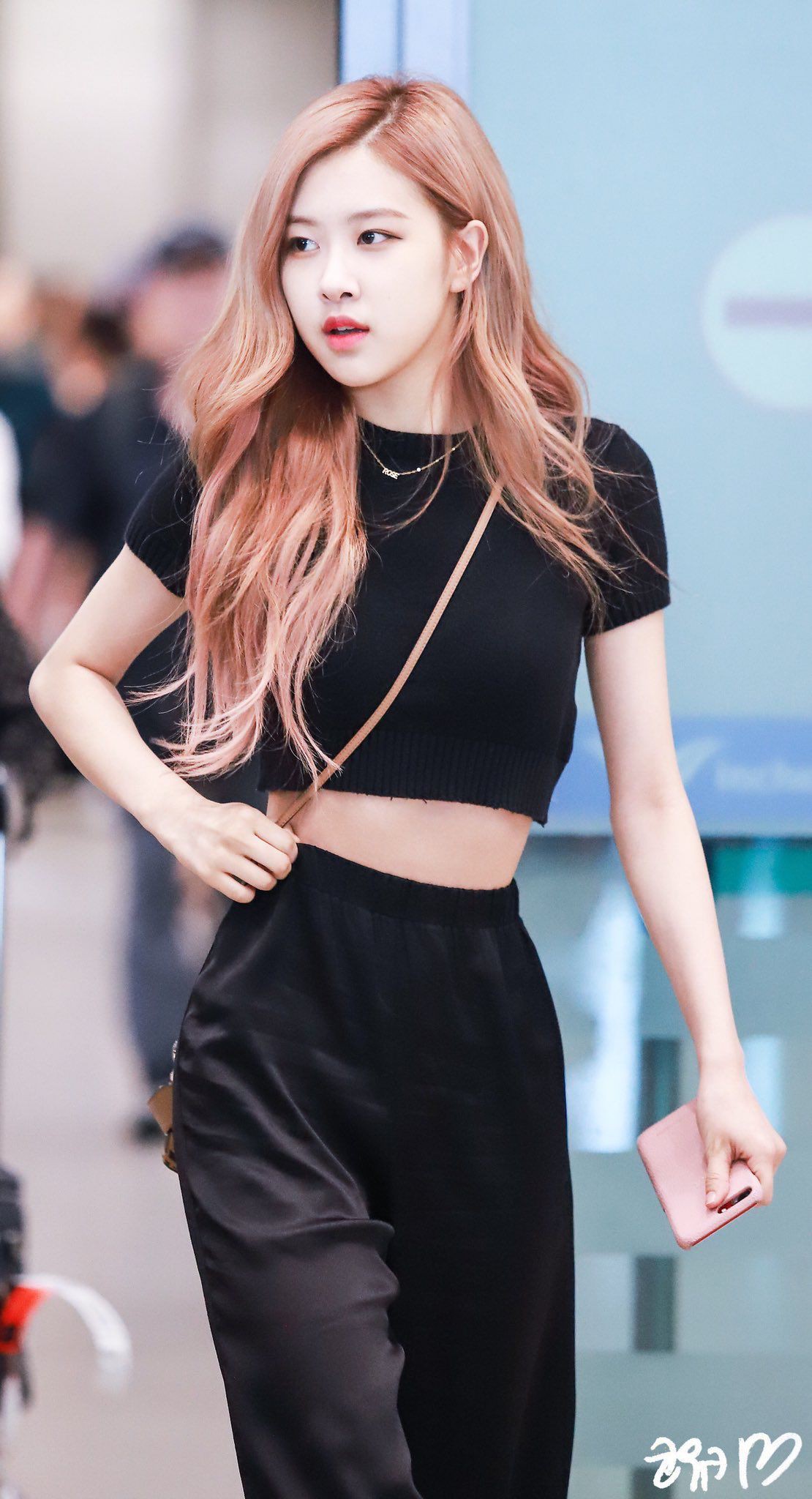 Rosé (BLACKPINK) qua camera thường của fan: Có xứng danh nữ ...