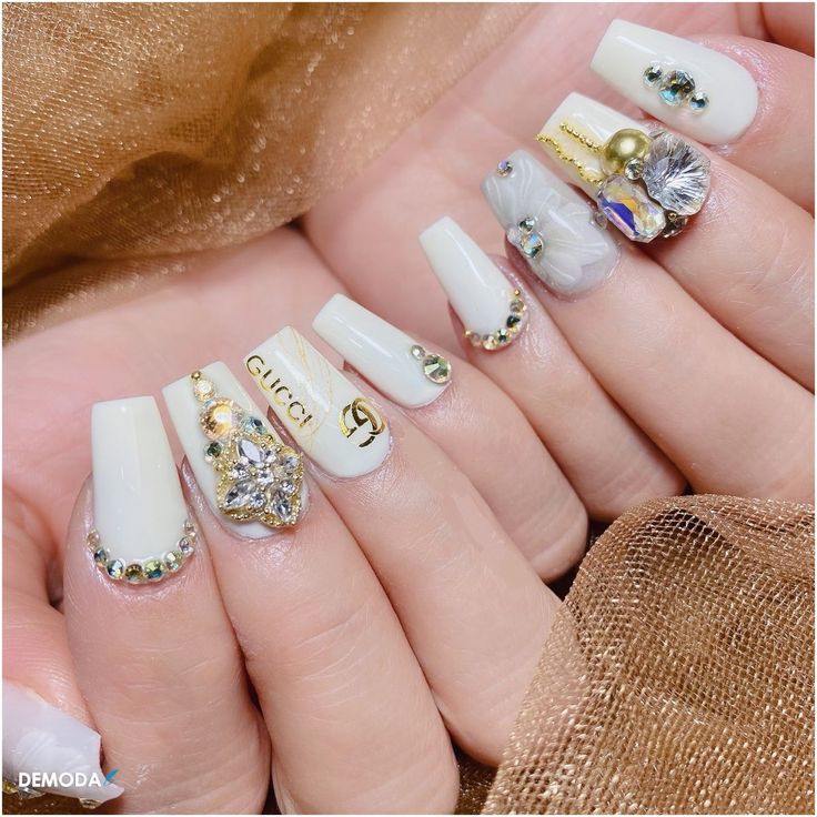 Mẫu Nail Trắng Sữa, Phối Xanh, Đính Đá Đẹp Đơn Giản, Nhẹ Nhàng